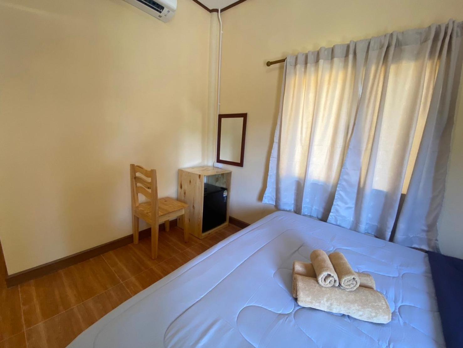 Baan Panseng Bungalow Ko Kut Exterior photo
