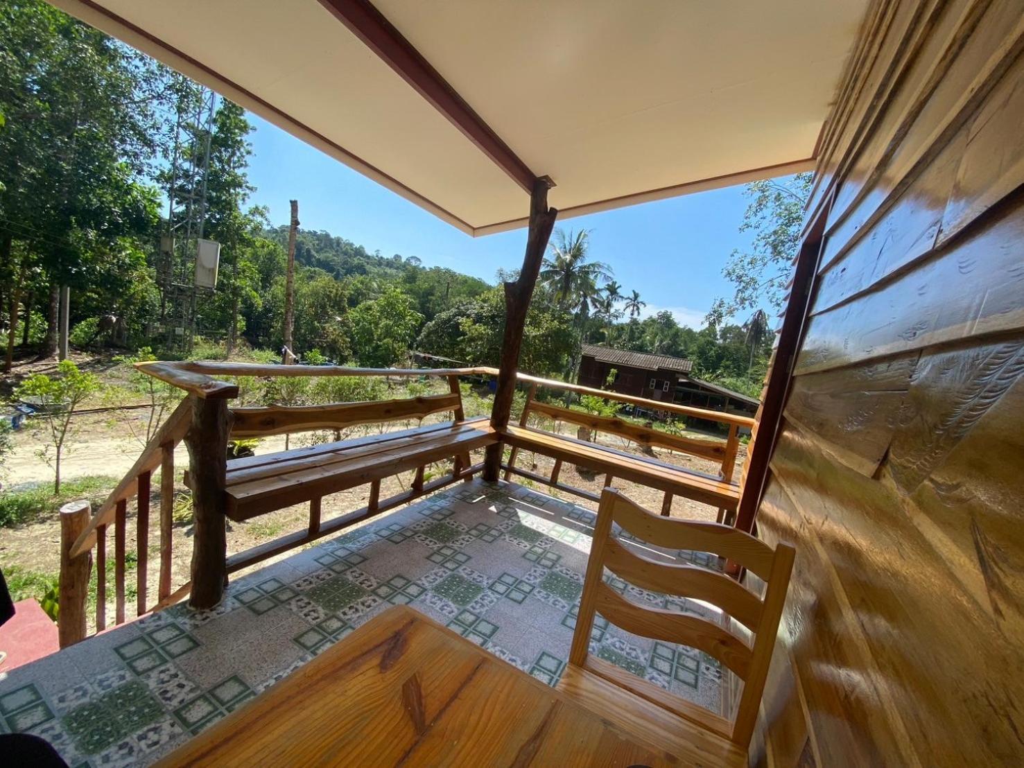 Baan Panseng Bungalow Ko Kut Exterior photo