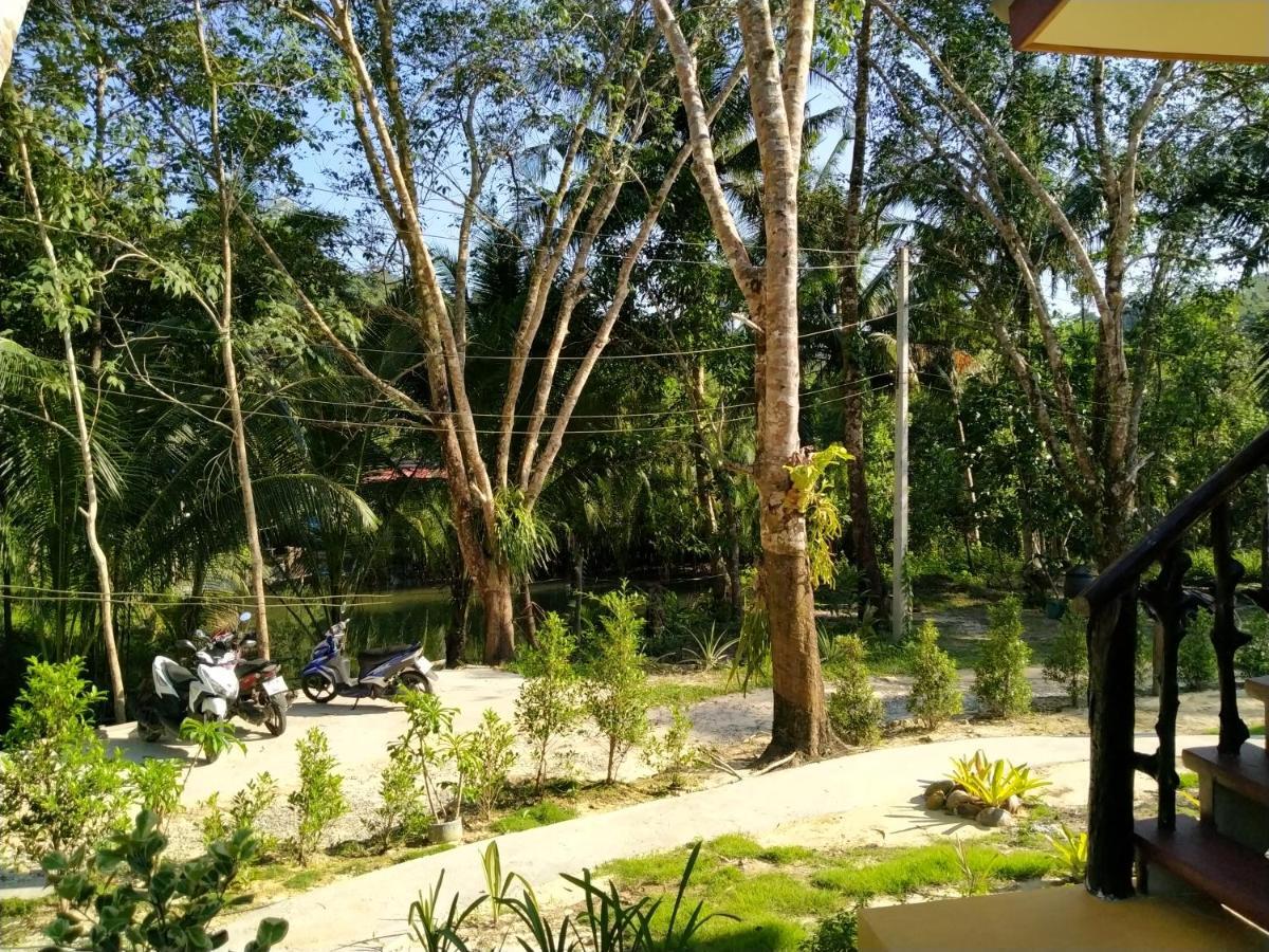 Baan Panseng Bungalow Ko Kut Exterior photo